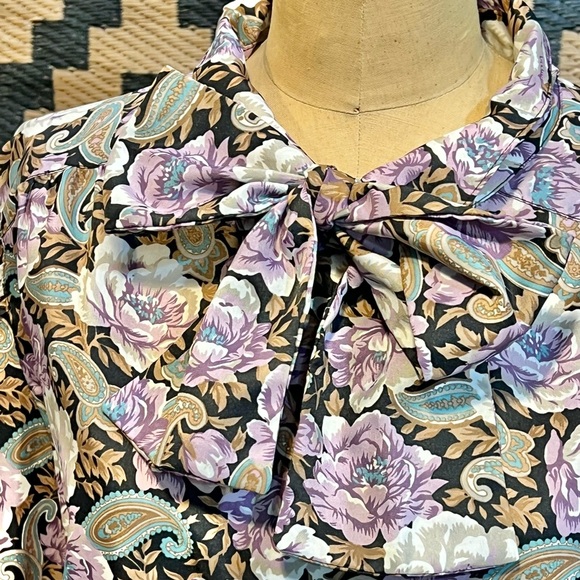 VINTAGE bow tie blouse 80s coquette floral paisley button down demure dressy - Picture 10 of 14